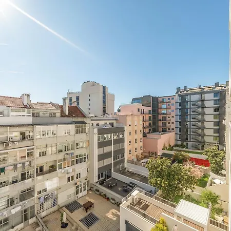 Guestready - Chic Near Liberdade Avenue * Lissabon
