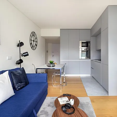 Joivy Chic With Balcony Near Liberdade Avenue * Lisbon